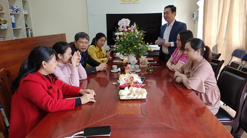 Tổ chức buổi gặp mặt chào mừng ngày Phụ nữ Việt Nam