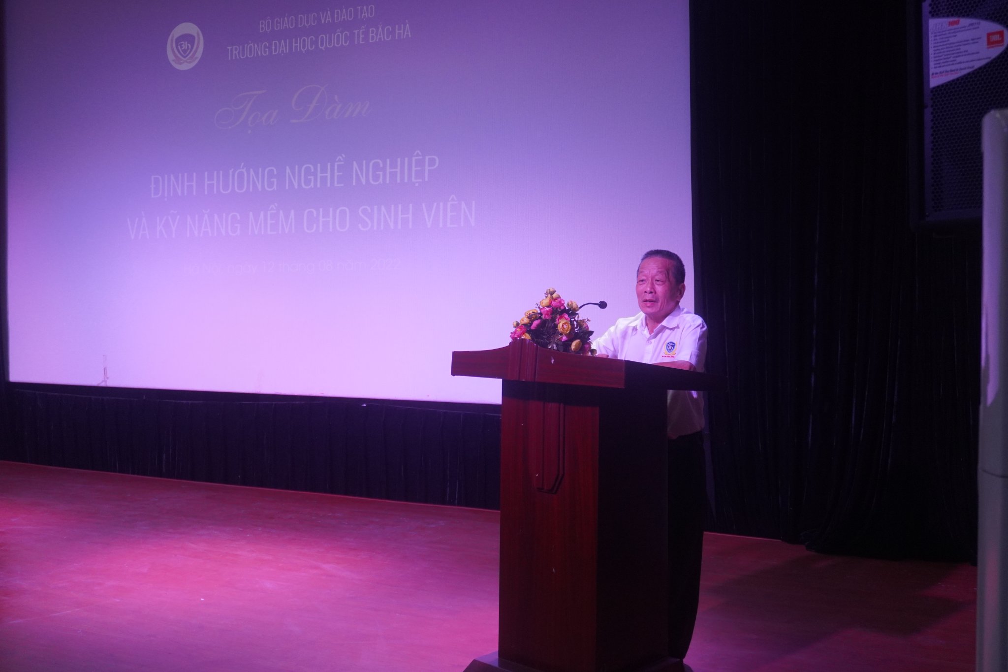 PGS. TS Nguyễn Quốc Trung – Hiệu trưởng trường Đại học Quốc tế Bắc Hà phát biểu trong buổi tọa đàm