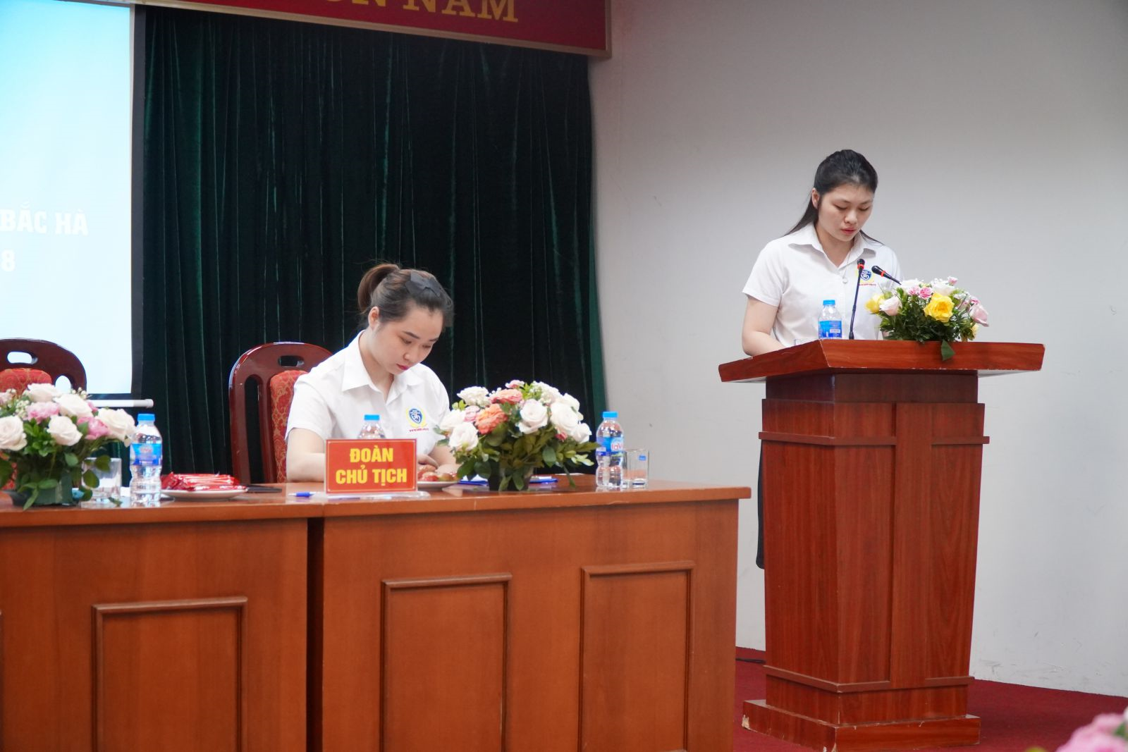 Đồng chí Phạm Thúy Hà– Chủ tịch Công đoàn trường phát biểu tại Đại hội
