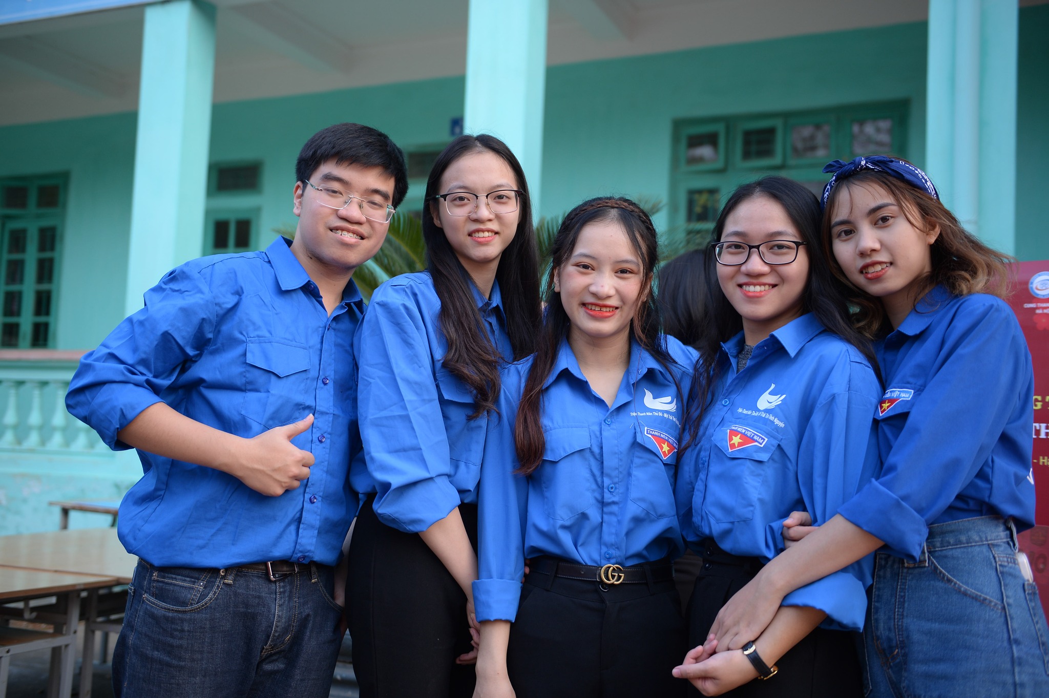 Yến Khanh (đứng thứ 2 từ bên trái) hiện đang là thành viên Câu lạc bộ tình nguyện viên Thủ đô