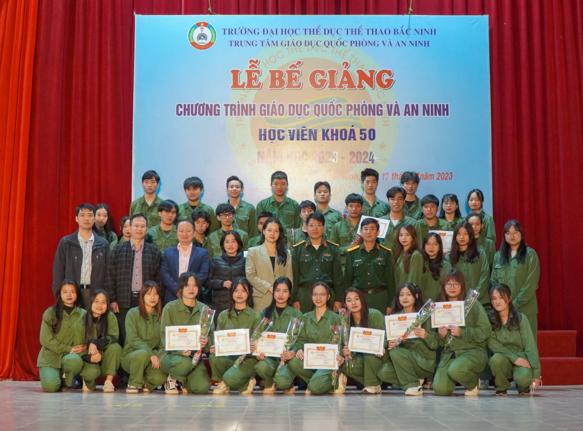 Lễ bế giảng chương trình Giáo dục Quốc phòng và An ninh năm học 2023 – 2024 tại trung tâm GDQP & AN – Trường Đại học TDTT Bắc Ninh