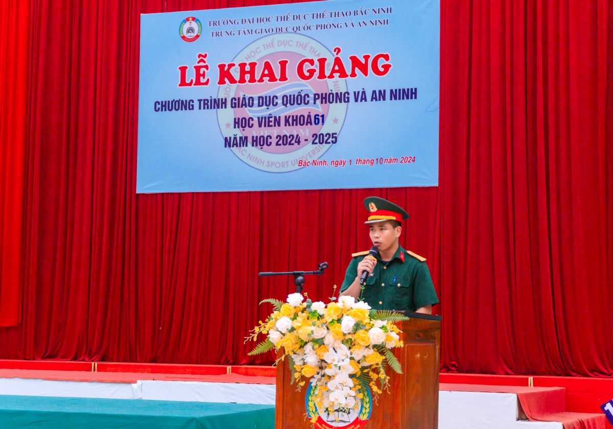 Khai giảng khoá học giáo dục quốc phòng - an ninh cho sinh viên Khoá 17 tại Trung tâm GDQP&AN