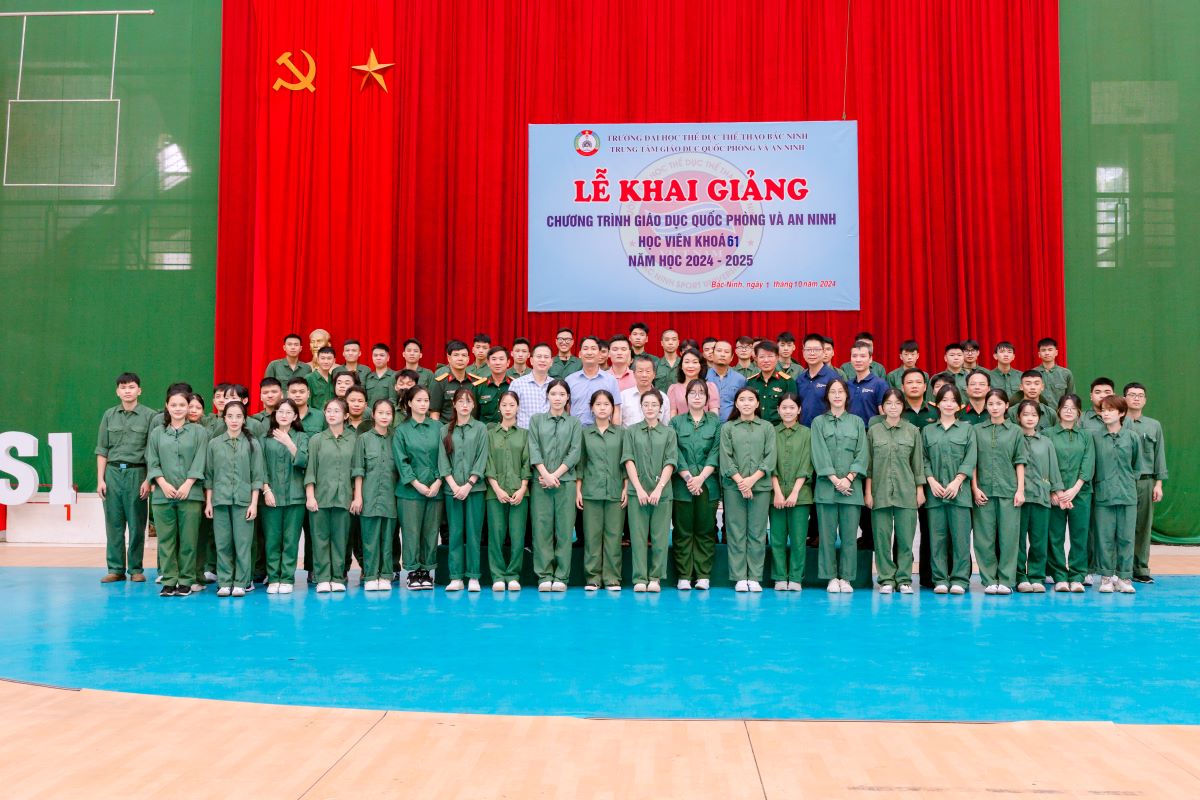 Khai giảng khoá học giáo dục quốc phòng - an ninh cho sinh viên Khoá 17 tại Trung tâm GDQP&AN