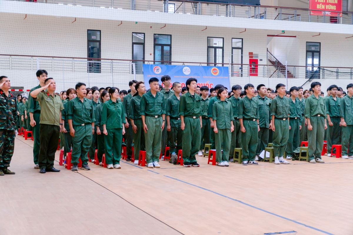 Khai giảng khoá học giáo dục quốc phòng - an ninh cho sinh viên Khoá 17 tại Trung tâm GDQP&AN