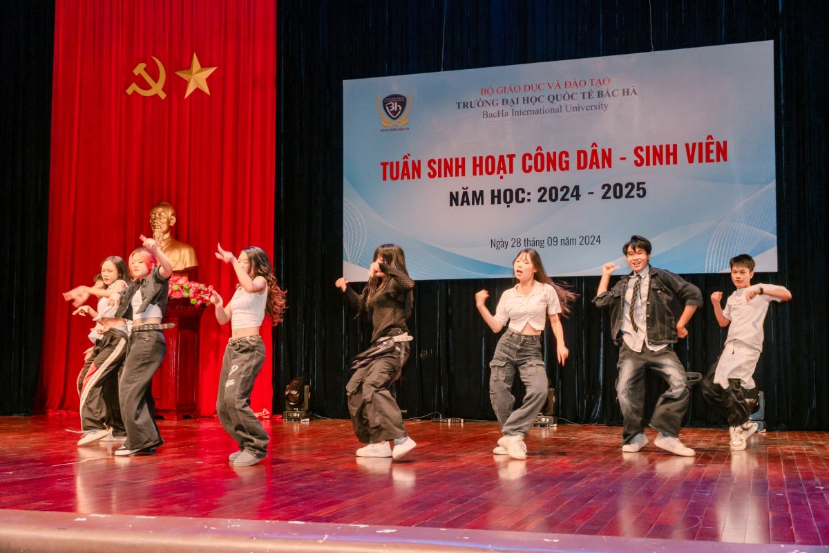 Tuần sinh hoạt công dân sinh viên đầu khoá năm học 2024-2025