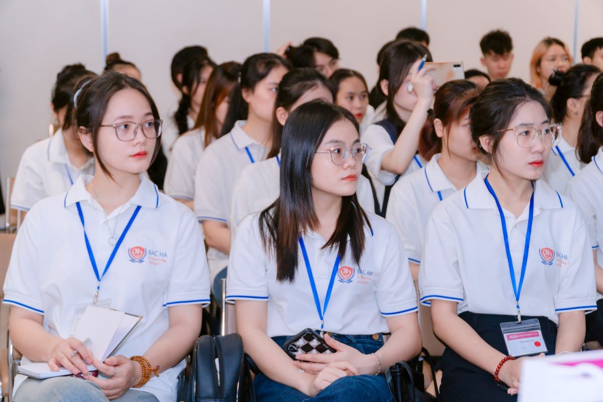 Sinh viên QTKD tham quan doanh nghiệp AEON Mall Hà Đông