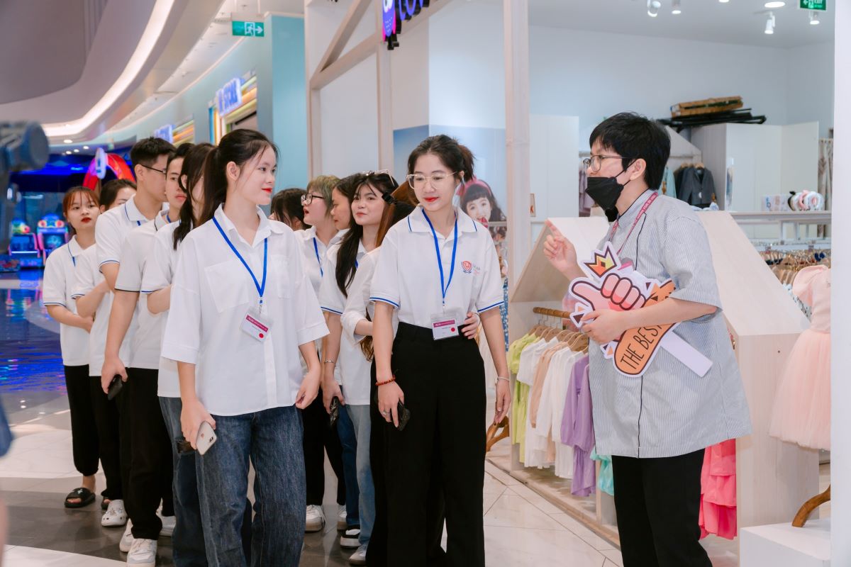 Sinh viên QTKD tham quan doanh nghiệp AEON Mall Hà Đông