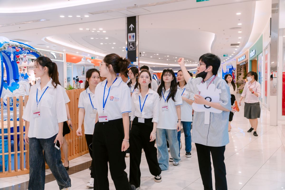 Sinh viên QTKD tham quan doanh nghiệp AEON Mall Hà Đông