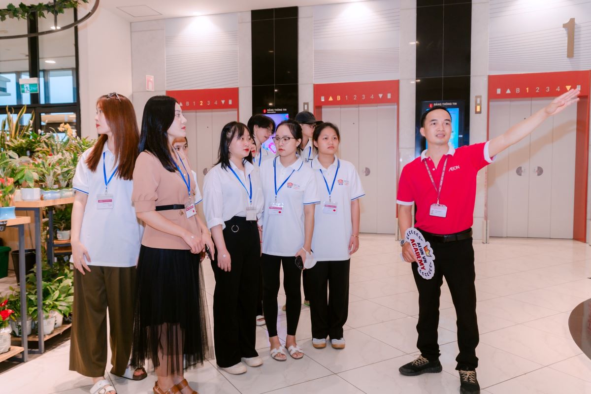 Sinh viên QTKD tham quan doanh nghiệp AEON Mall Hà Đông