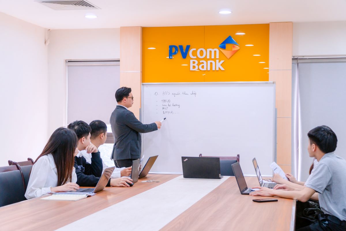 Sinh viên ngành Tài chính Ngân hàng thực tập tốt nghiệp tại PVComBank