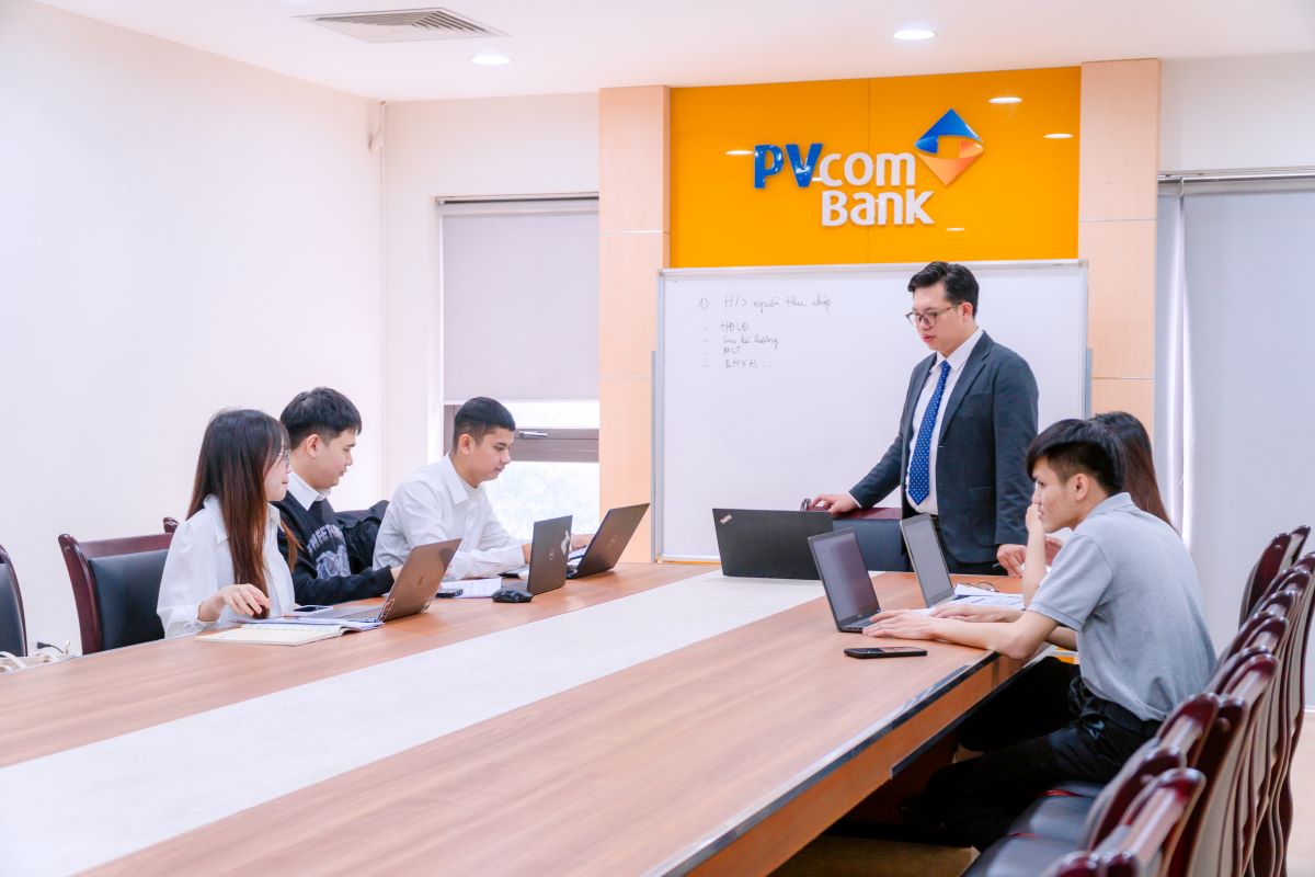 Sinh viên ngành Tài chính Ngân hàng thực tập tốt nghiệp tại PVComBank