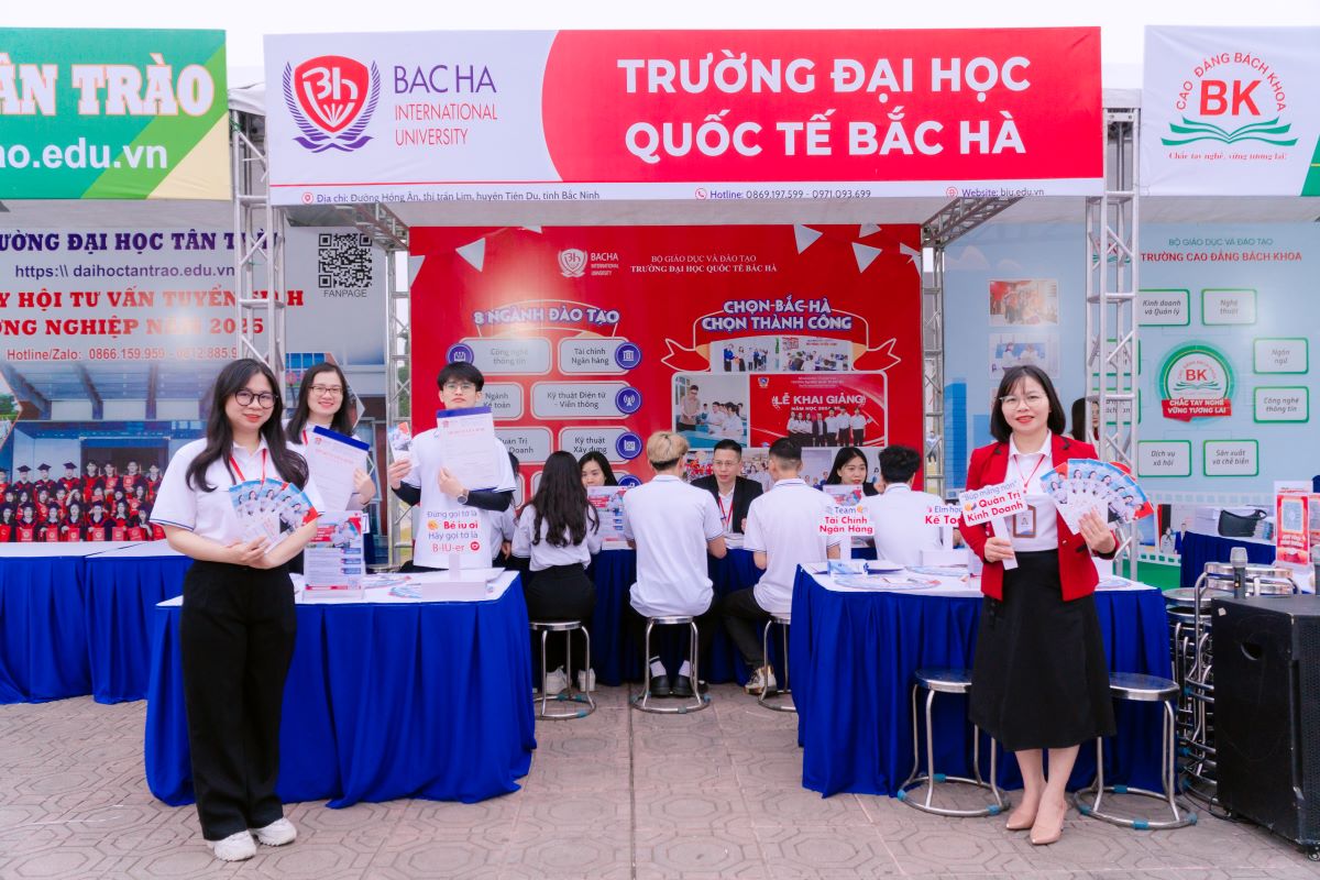 Gian hàng Đại học Quốc tế Bắc Hà tại ngày hội tư vấn tuyển sinh, hướng nghiệp tỉnh Bắc Ninh năm 2025