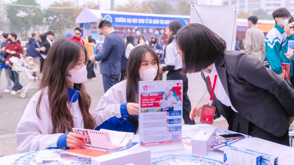 Gian hàng Đại học Quốc tế Bắc Hà tại ngày hội tư vấn tuyển sinh, hướng nghiệp tỉnh Bắc Ninh năm 2025