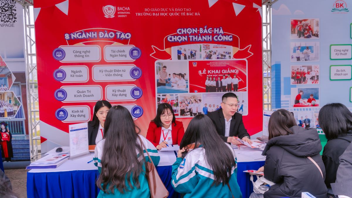 Gian hàng Đại học Quốc tế Bắc Hà tại ngày hội tư vấn tuyển sinh, hướng nghiệp tỉnh Bắc Ninh năm 2025