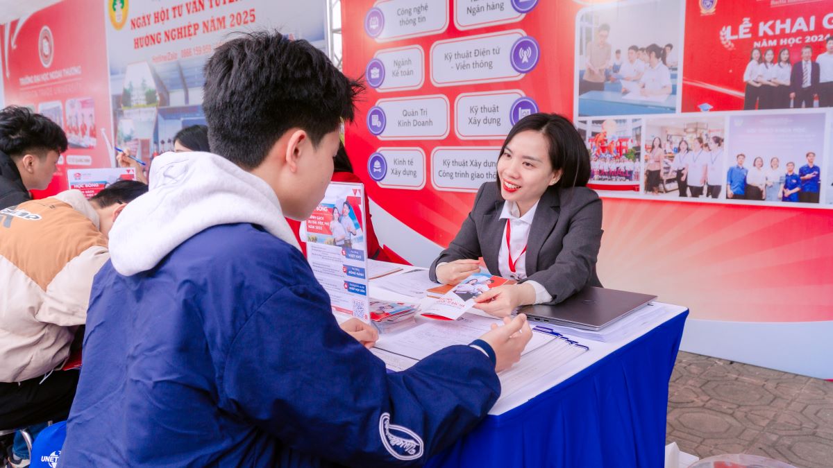 Gian hàng Đại học Quốc tế Bắc Hà tại ngày hội tư vấn tuyển sinh, hướng nghiệp tỉnh Bắc Ninh năm 2025