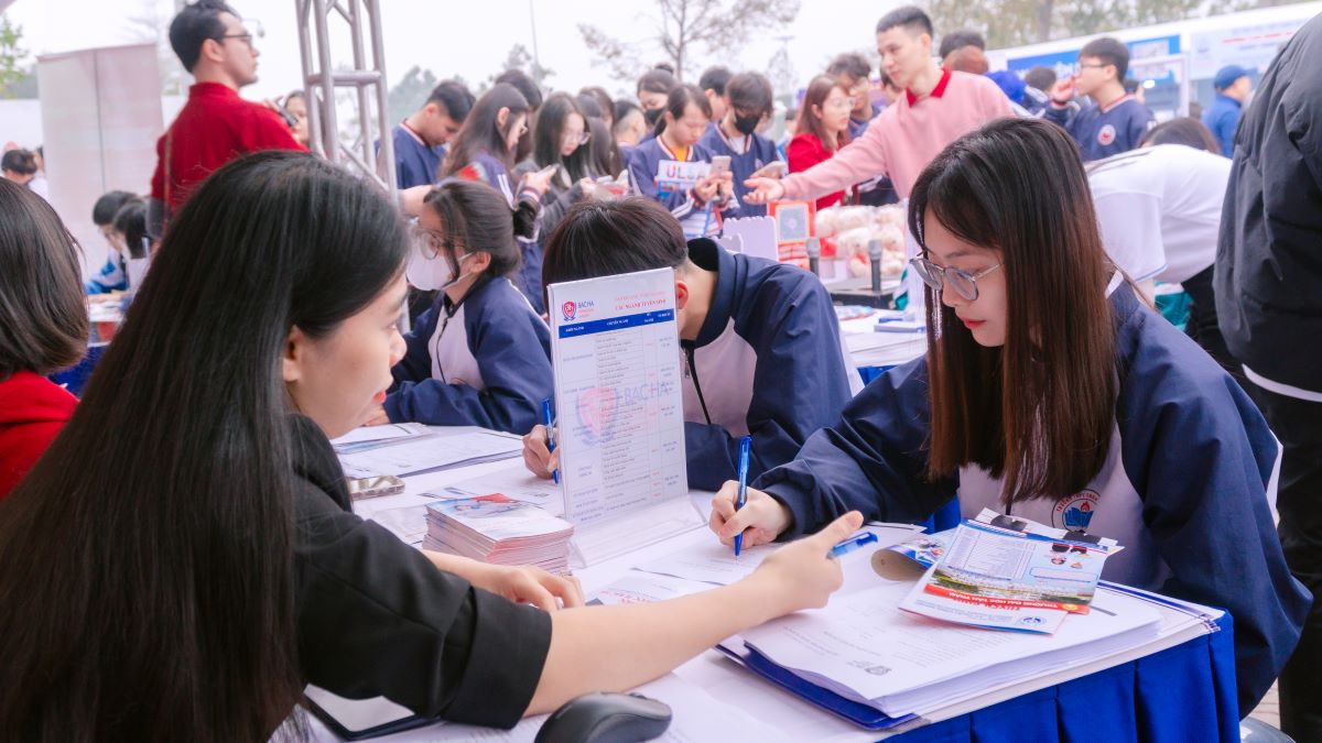 Gian hàng Đại học Quốc tế Bắc Hà tại ngày hội tư vấn tuyển sinh, hướng nghiệp tỉnh Bắc Ninh năm 2025