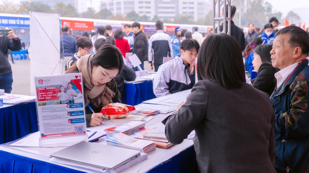 Gian hàng Đại học Quốc tế Bắc Hà tại ngày hội tư vấn tuyển sinh, hướng nghiệp tỉnh Bắc Ninh năm 2025