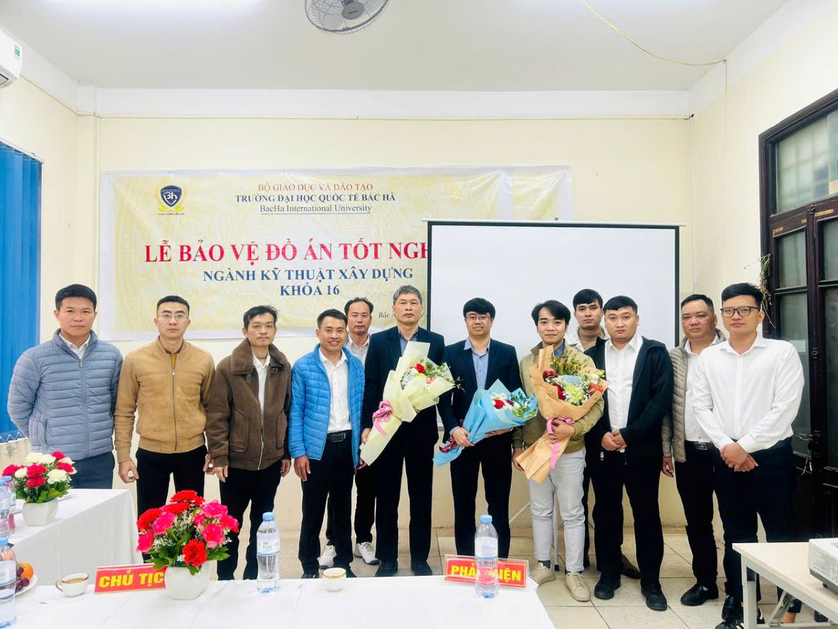 Lễ bảo vệ tốt nghiệp đợt 2 của sinh viên K16 Trường Đại học Quốc tế Bắc Hà