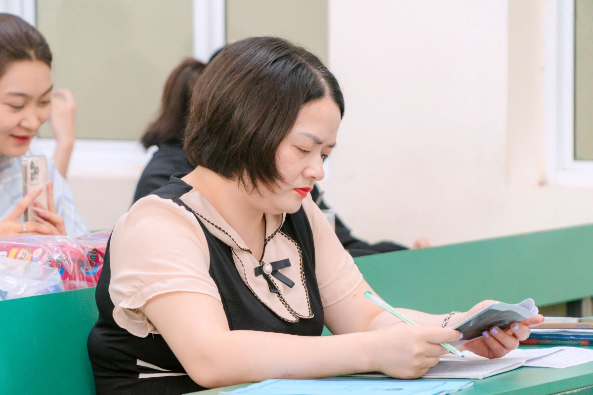 Sinh viên thực hành môn văn hoá doanh nghiệp